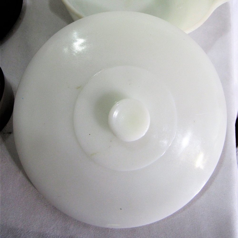 FIRE KING ANCHOR HOCKING OVENWARE MILK GLASS CASSEROLE + COVER MEADOW GREEN 9" - Picture 7 of 10